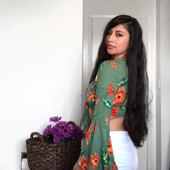 Tops - LAST ONE! New Floral Tie Up Top